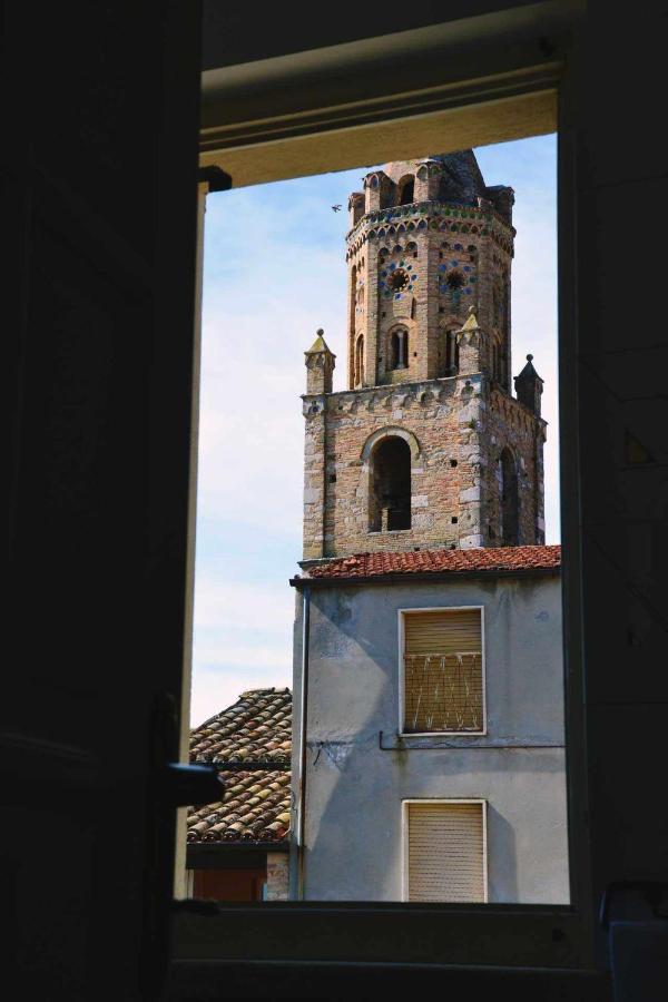 Palazzo signorile di oltre 520 mq fronte Cattedrale ad Atri Città darte Exterior foto