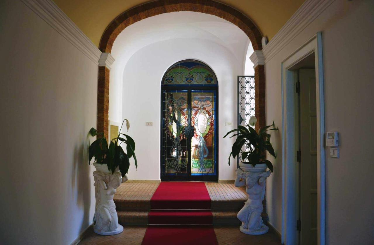 Palazzo signorile di oltre 520 mq fronte Cattedrale ad Atri Città darte Exterior foto